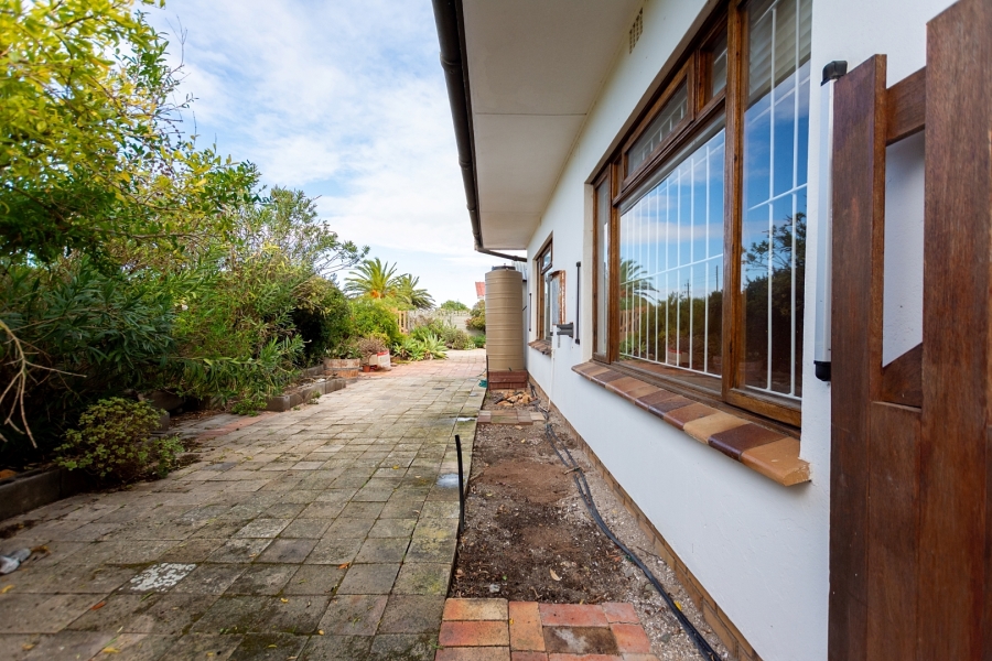 To Let 4 Bedroom Property for Rent in Dwarskersbos Western Cape